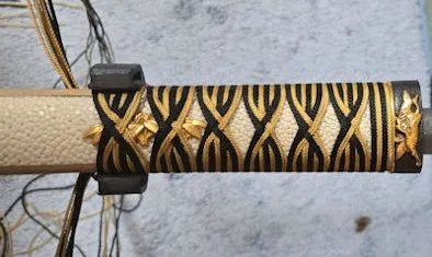 蛇腹糸の柄巻き